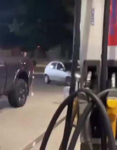 Grown ass man throwing a fit got blew down for acting like woman. This shit is crazy with that throwback parents old show watching music 