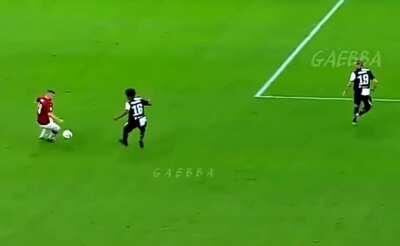 With the season being over, let's come together and enjoy this clip of Rebic rinsing Cuadrado.