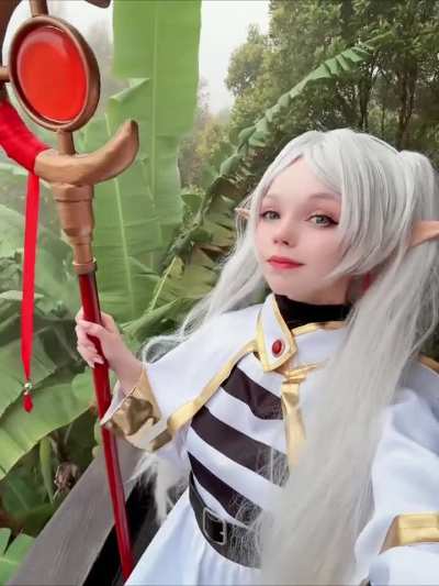 Frieren cosplay