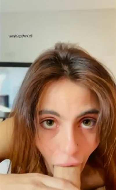 Alexa Pearl shows her tits and gives a blowjob