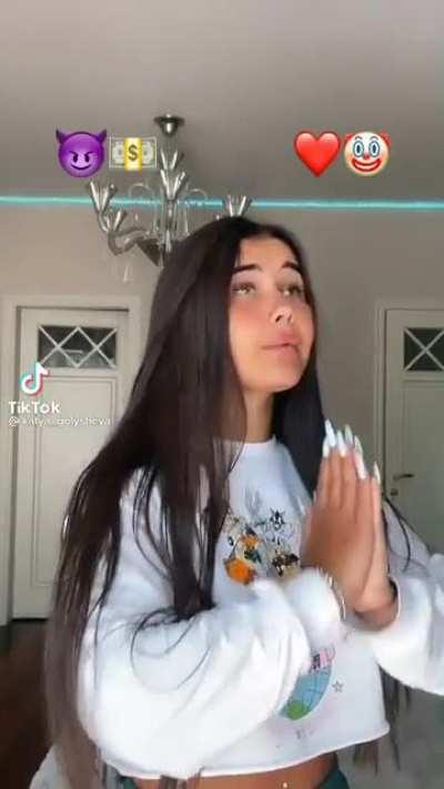 Absolutely Beautiful & Loves Black Guys 👸🏻