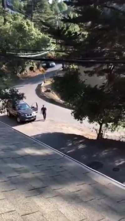 А чё тут встал