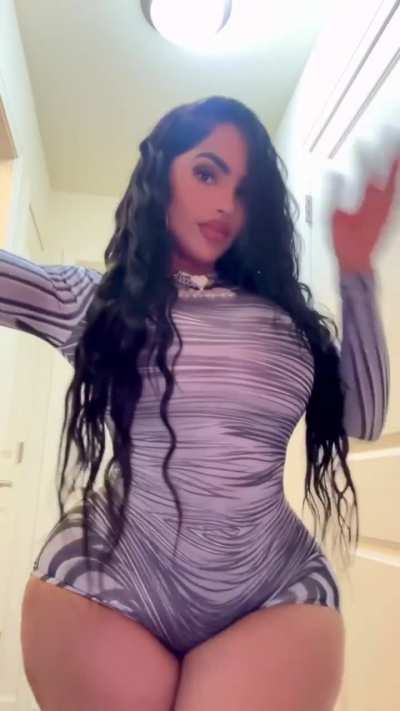 Goldendoll curvy model