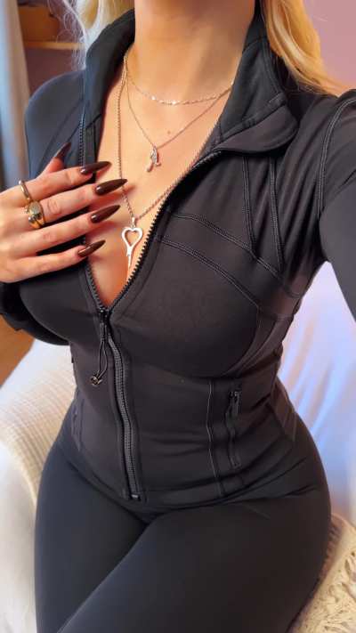 It's a new year, so it's time you accepted your place in society and locked up that tiny pathetic dicklet beta! 🤏