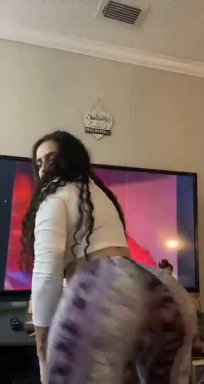 Jiggling booty