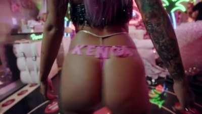 Anitta's fat ass 🔥🔥