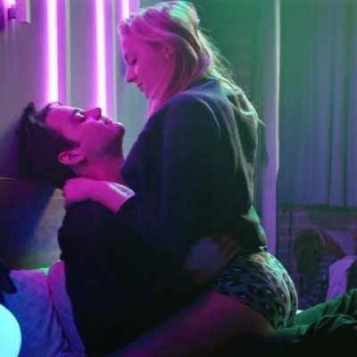 Sophie Turner getting in position for us to DP her