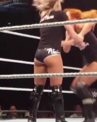 Alexa bouncing that booty