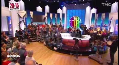 Airstrike lands behind French reporter in Ukraine