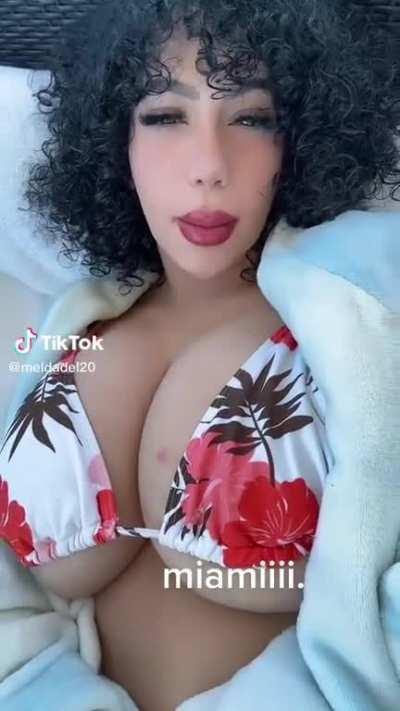 (meldadel20) big boobs and big lips