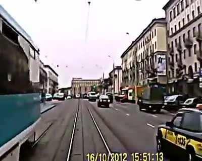 A tram with a video recorder rams a car in Minsk on Kozlova street!
