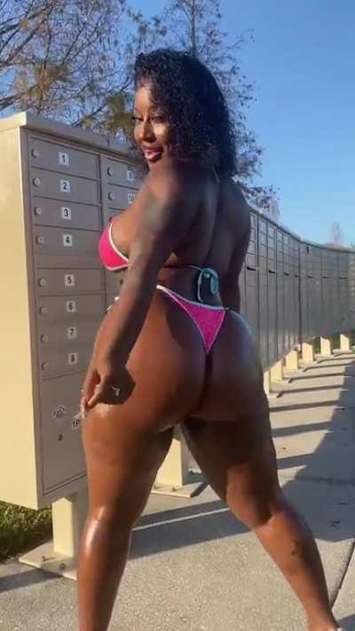 BarbeeBandz (@barbee.bandz)