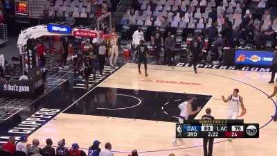 [Highlight] Luka catches the lob with one hand and finishes