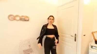 Essaye de ne pas bander sur Neguine