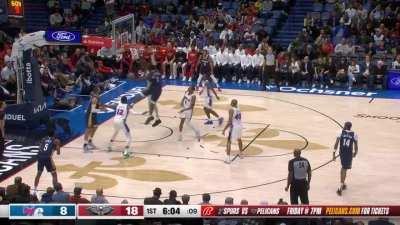 [Highlight] Beautiful pass from Zion for his 4th assist in the 1st quarter