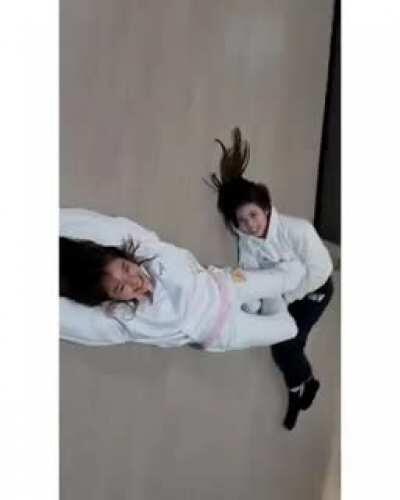 snake bringing food back to its lair *MUST WATCH*