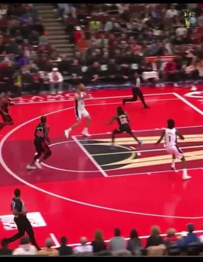 [Highlight] Jonathan Isaac with the block on Derozan then finished the alley oop on the other end