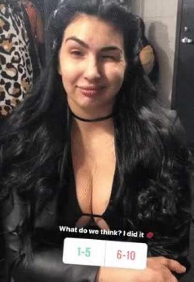 Billie's cleavage