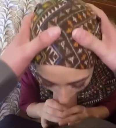 Hijabi babe using her mouth