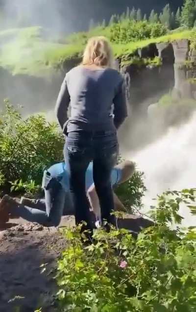 Couple freaks after Marriage Proposal: get a grip dude.. 