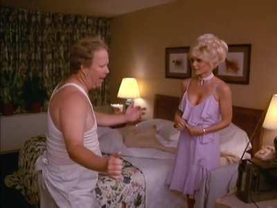 Loni Anderson Kicks a Man in the Balls in Stroker Ace (1983)