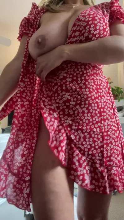 Revealing massive mommy boobies