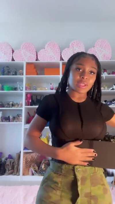 Is it me or she wearing no bra🧐