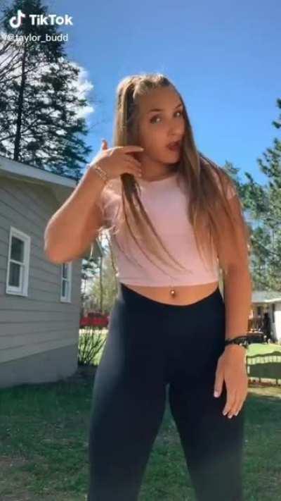 Taylor's ass phat aff