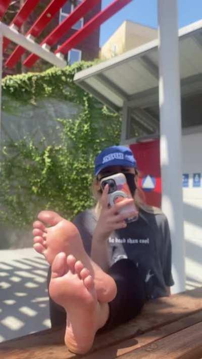 Best way to make gains? Convince your girl to take public post-workout feet pics every time you PR 💪