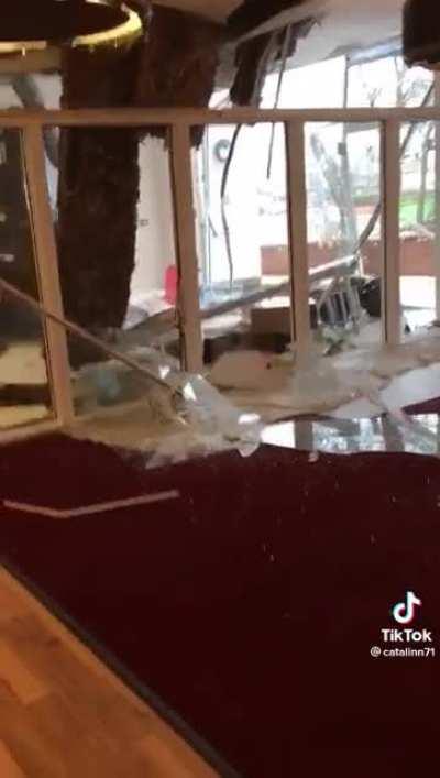 Construction worker destroys hotel lobby when not paid on time. Credit: @catalinn71 on TT