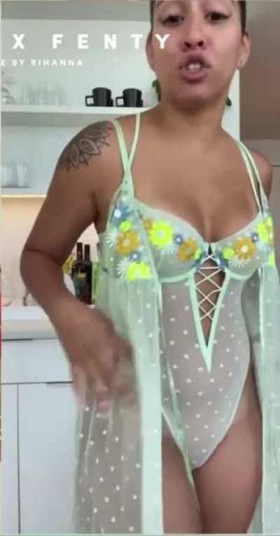 Can anyone get the HD version? Or did she remove it?