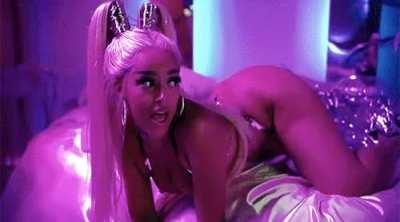 Doja Cat bouncing it