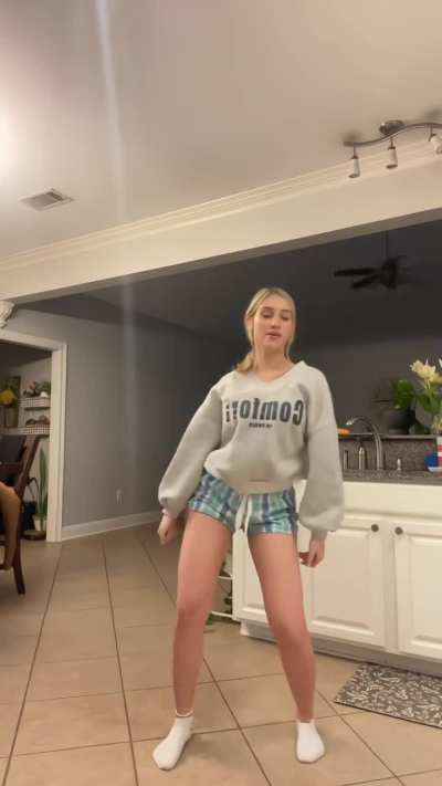 Damn, this chick needs to be viral