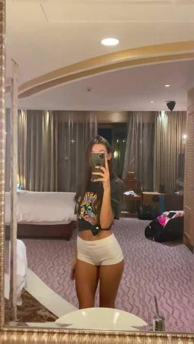 Don’t bully the nerd in your class, they grow up to be hot 🍑 [st]