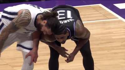 [Highlight] Steven Adams locks horns with Tristan Thompson in a battle for rebound