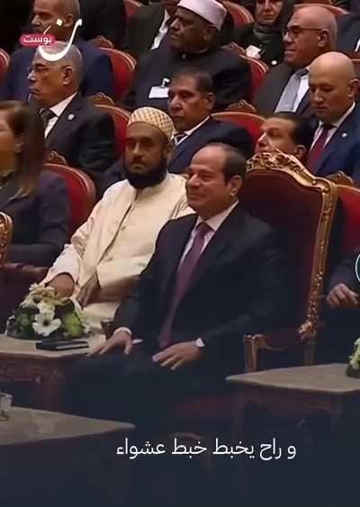 من شكله واضح انه مش فاهم حاجه