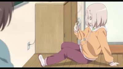 Would an E10 1.5V lightbulb actually explode when plugged into 100V?