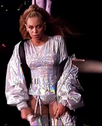 She tries hard to hide a huge camel toe but it's too late 🐫