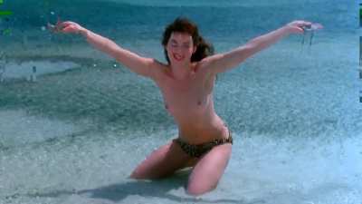 Gretchen Mol - The Notorious Bettie Page (US2005) - Bettie's nudist magazine photoshoot in the mid-1950s