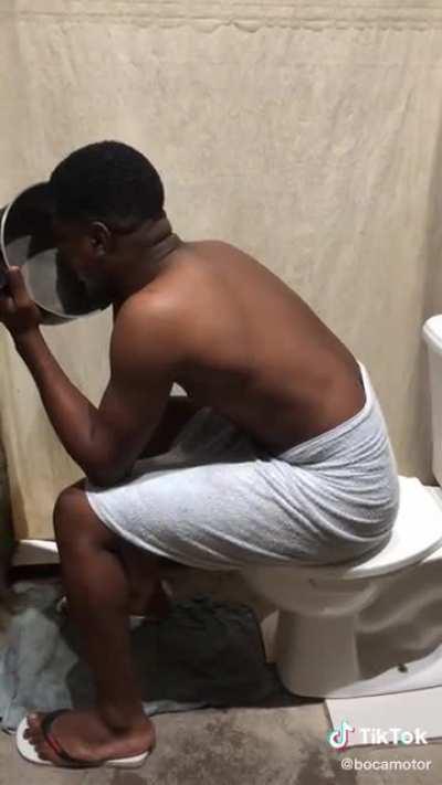 VIEWRS ESPERANDO LIVE ENQUANTO MUCA TA ASSIM NO BANHEIRO