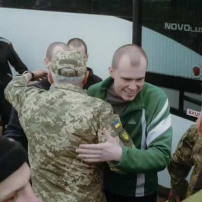 Volodymyr Zelenskyy shared an emotional video of our soldiers' return from captivity yesterday