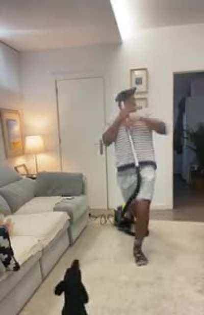 what da dog doin?? 😭😭😭