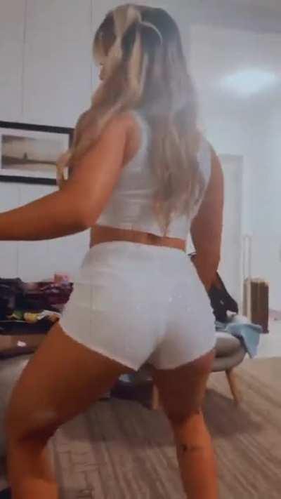Tay Conti booty