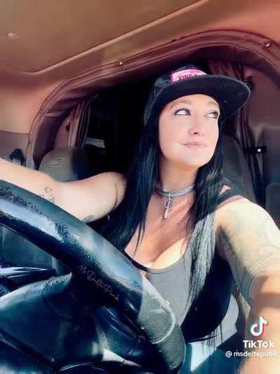 36 F hot trucker girl. Msdeltapunk