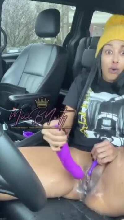 Just look at her Reaction 🤭