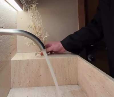 These modern faucets 😑