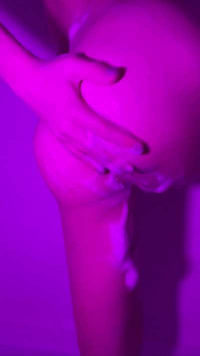 say yes if your down to fuck a petite trans 