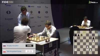 Magnus congratulates Duda right after he won his game vs Karjakin. Great showing of sportsmanship