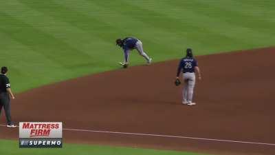 [Highlight] [Highlight] JP Crawford makes an incredible play at short while Chas McCormick makes a strange attempt to dislodge the ball at first