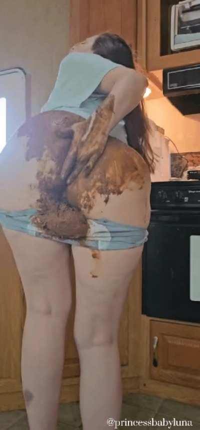 Being a good wife & washing the dishes 🍴🫧💩